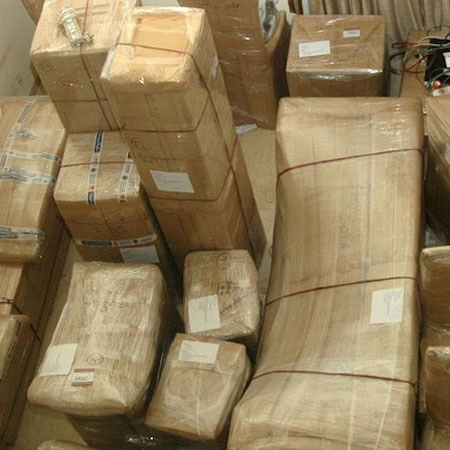 Packing fragile kitchen items using bubble wrap and carton boxes